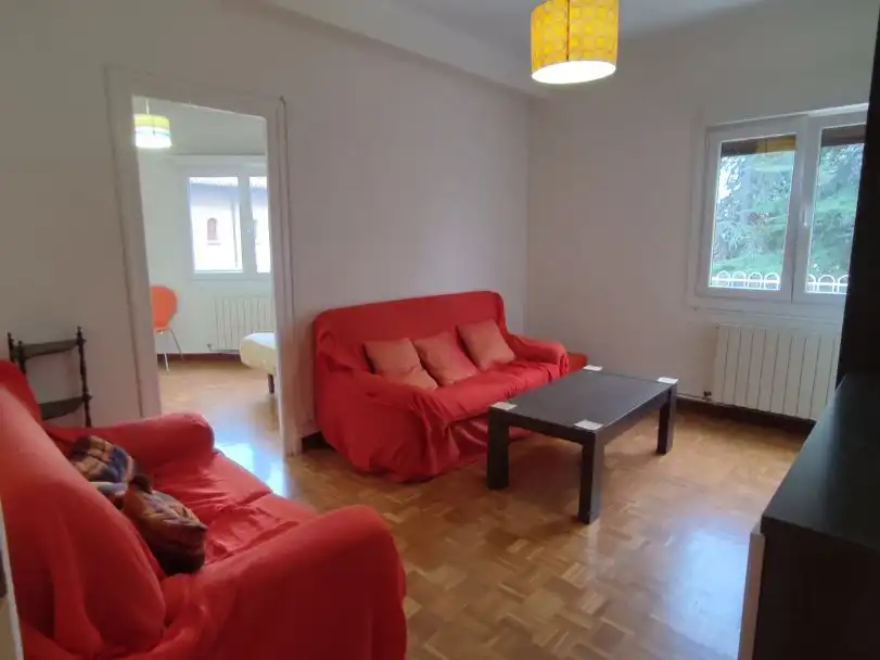 Wohnzimmer von Wohnung zur Miete in  Pamplona / Iruña mit Heizung, Parkett und Abstellraum