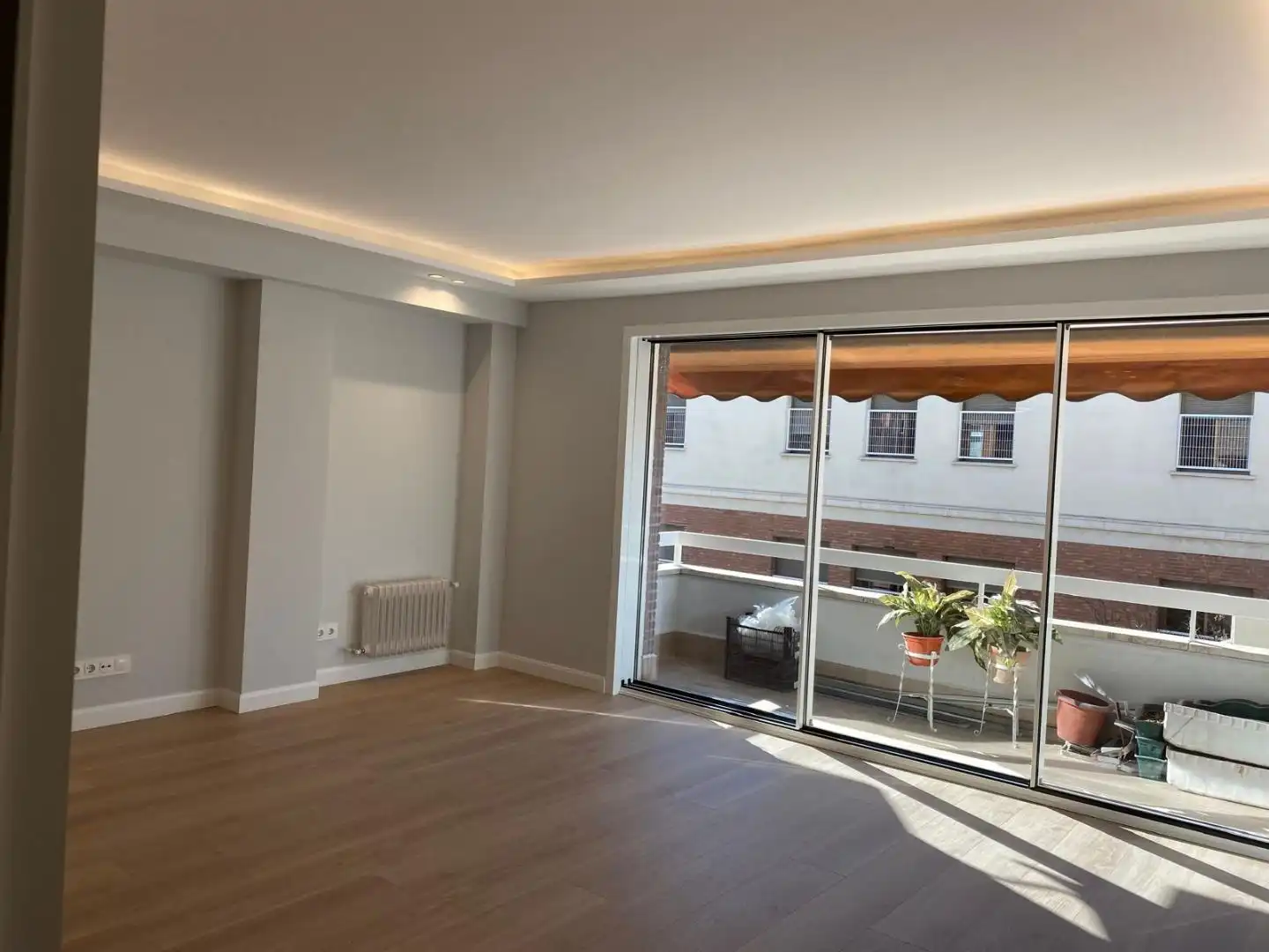 Piso en venta en Calle de Fernández de la Hoz, 30, Almagro Sala de estar de Piso en venta en Madrid Capital con Aire acondicionado y Terraza