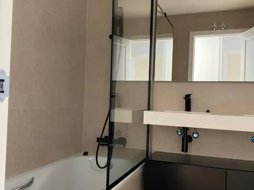 Piso en venta en Calle de Fernández de la Hoz, 30, Almagro Baño de Piso en venta en Madrid Capital con Aire acondicionado y Terraza