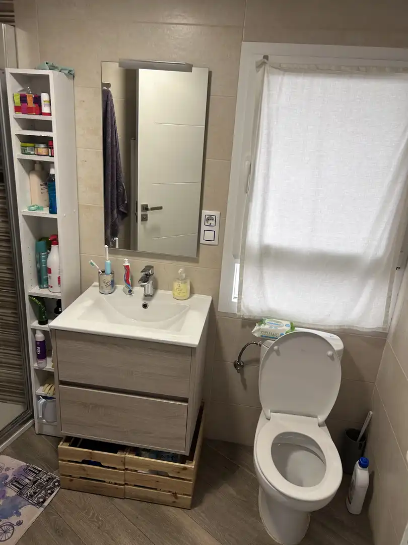 Badezimmer von Wohnung zum Verkauf in Salamanca Capital mit Balkon