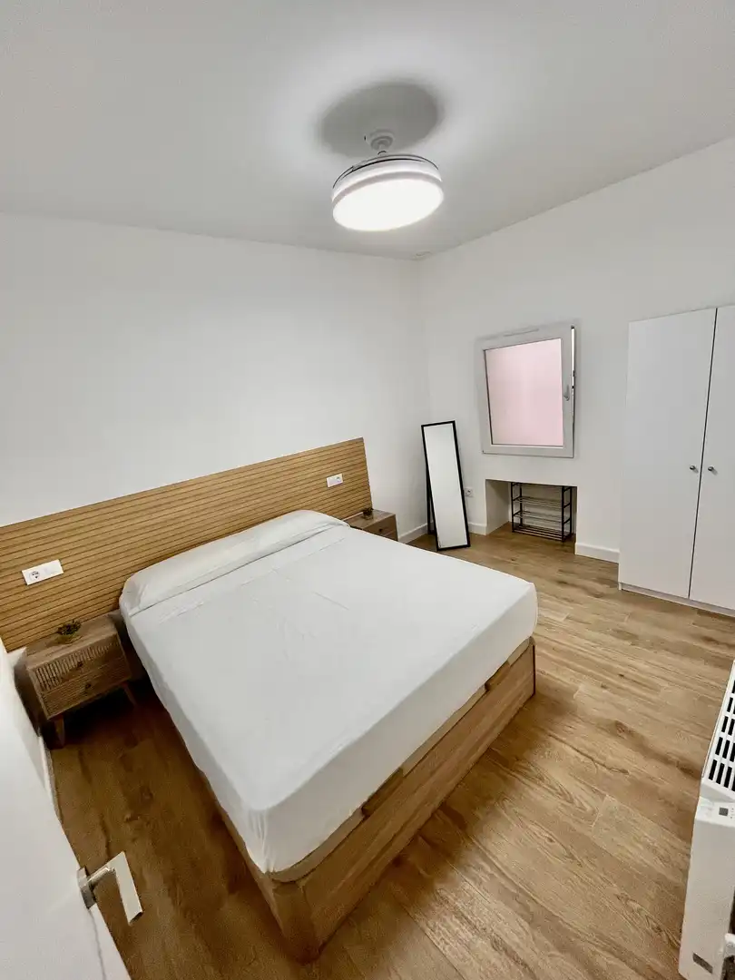 Pis de lloguer a Calle Benjumeda, 14, Centro Histórico Dormitori de Pis de lloguer en Cádiz amb Aire condicionat, Calefacció i Moblat