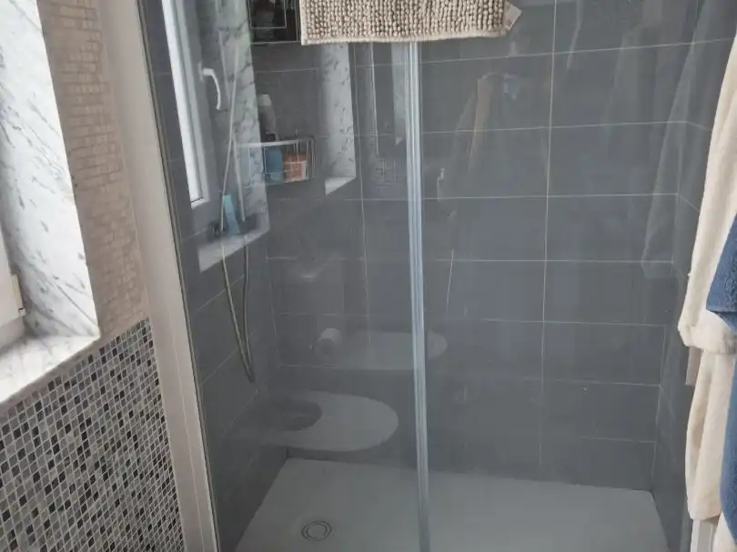 Badezimmer von Wohnung zum Verkauf in Lugo Capital mit Balkon