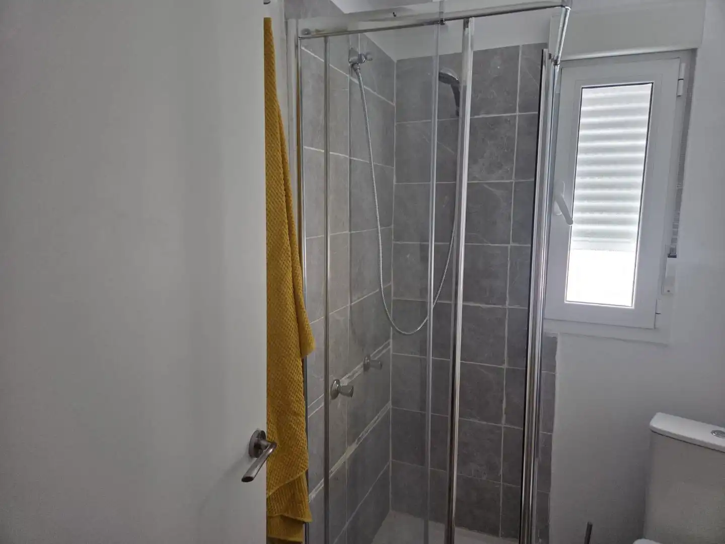 Baño de Piso de alquiler en Medina de Pomar con Calefacción, Parquet y Amueblado