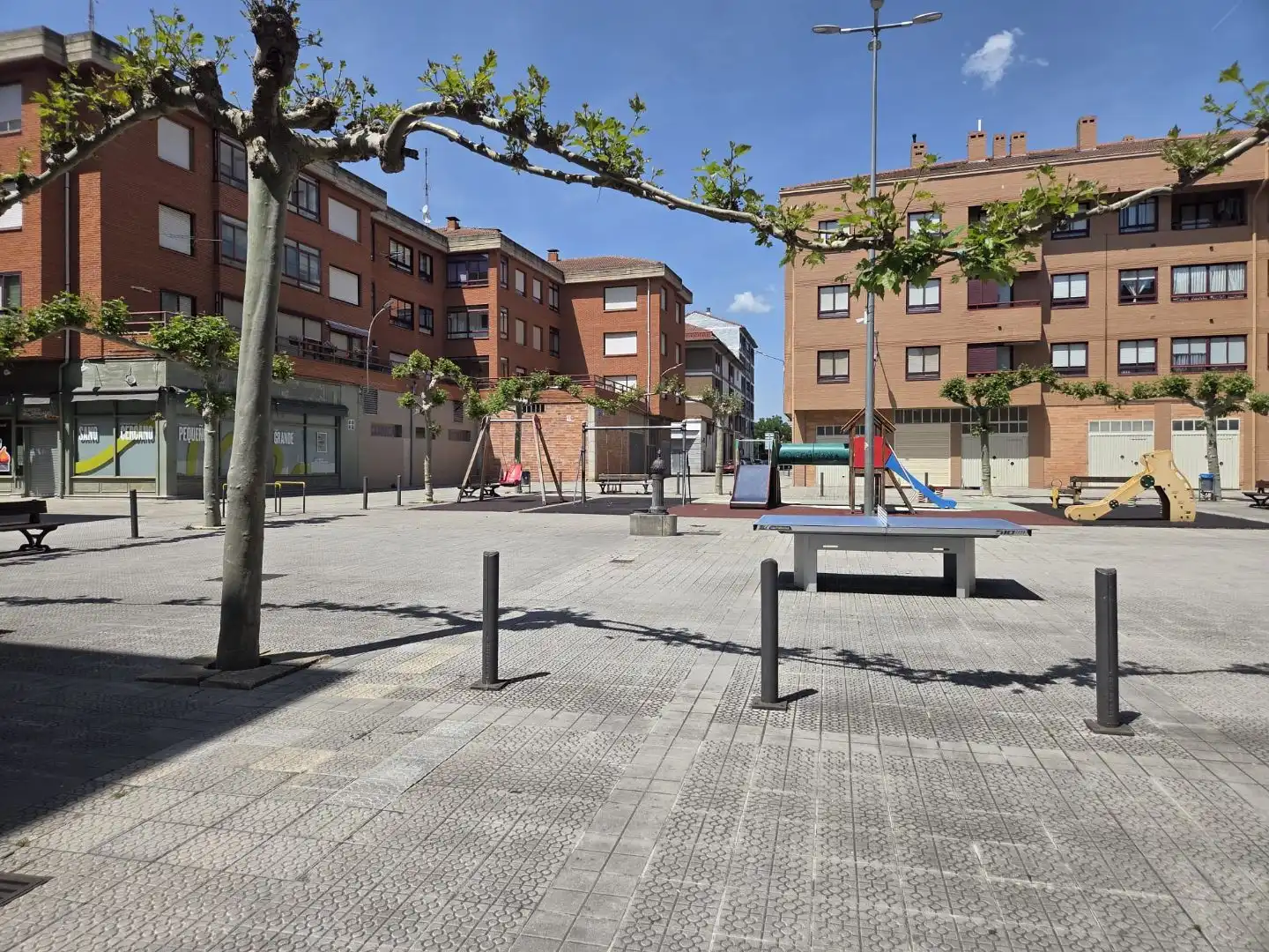 Vista exterior de Piso de alquiler en Medina de Pomar con Calefacción, Parquet y Amueblado