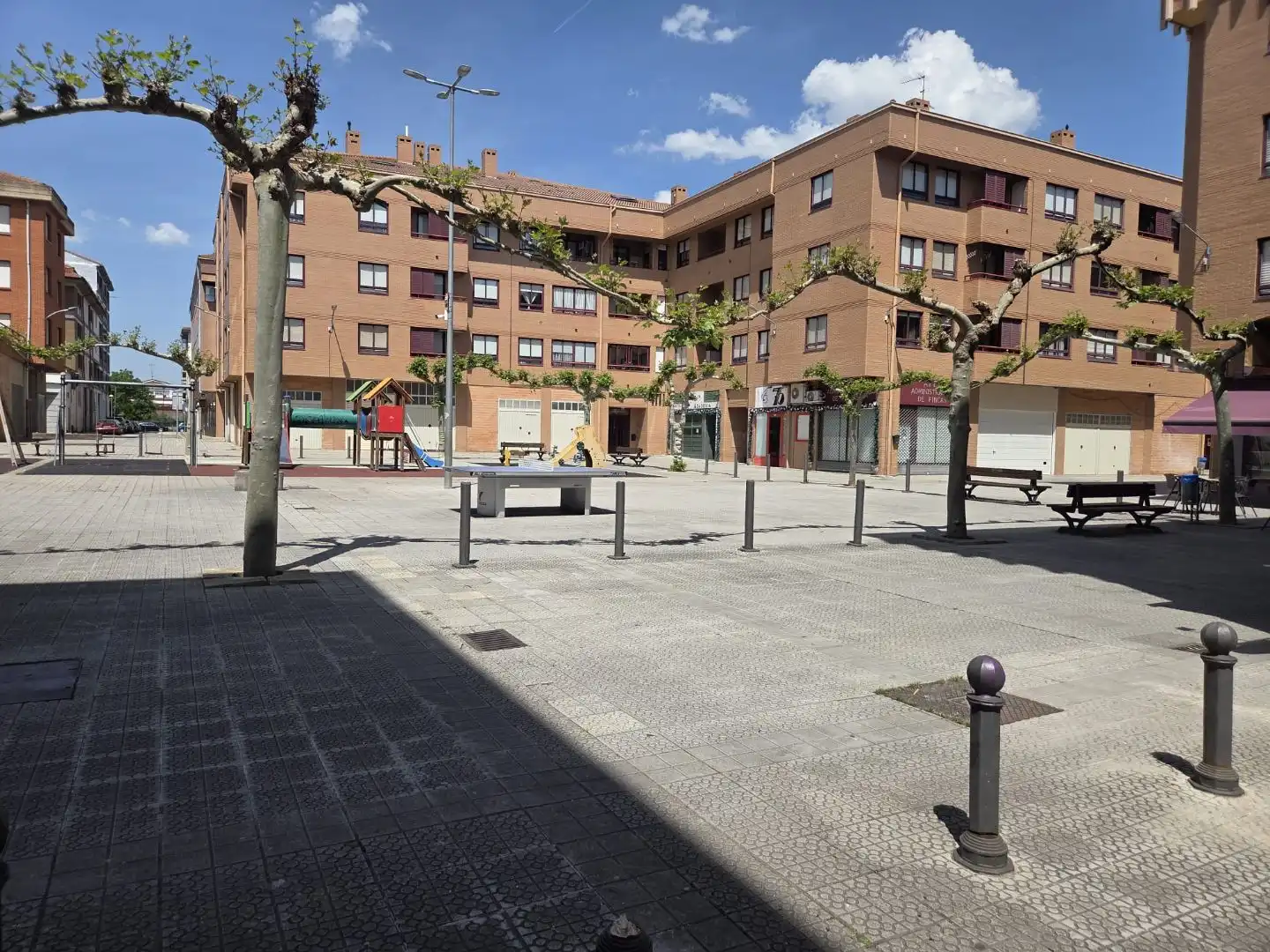 Vista exterior de Piso de alquiler en Medina de Pomar con Calefacción, Parquet y Amueblado
