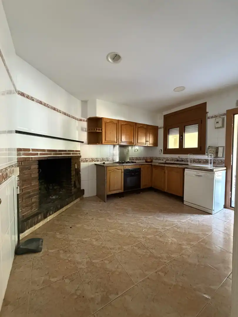 Casa o chalet en venta en Passeig de Sant Joan Bosco, 10, Pont Major - Pedret - Campdorà Cocina de Casa o chalet en venta en Girona Capital con Terraza y Balcón