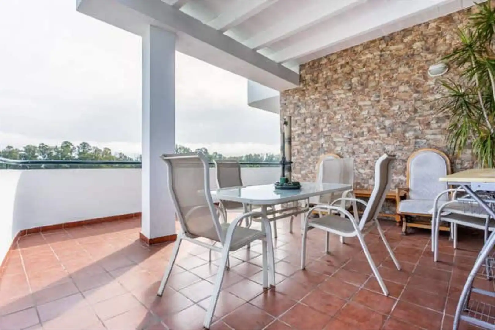 Dachboden zur Miete in Gelves Terrasse von Dachboden zur Miete in Gelves mit Heizung, Terrasse und Abstellraum