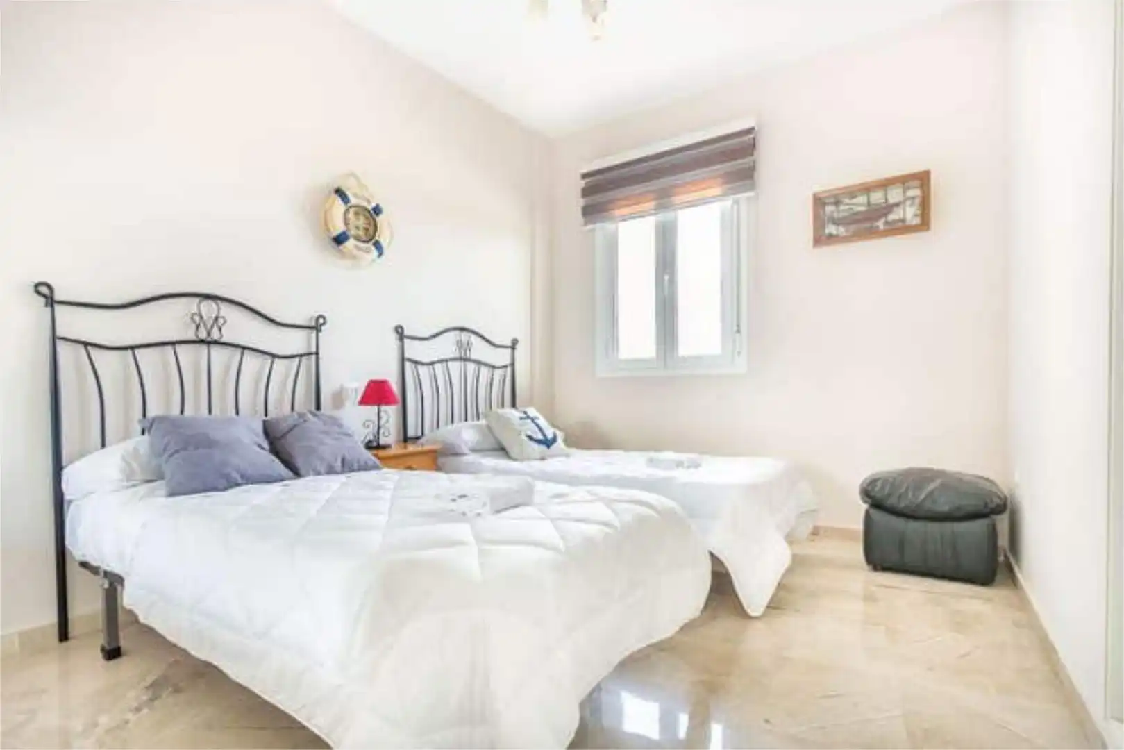 Dachboden zur Miete in Gelves Schlafzimmer von Dachboden zur Miete in Gelves mit Heizung, Terrasse und Abstellraum