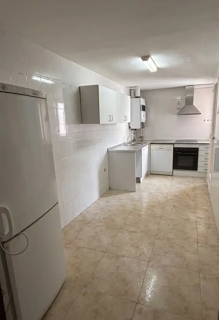 Wohnung zum Verkauf in Calle Ricardo Marcos, 13, Santa Marta de Tormes Küche von Wohnung zum Verkauf in Santa Marta de Tormes mit Terrasse und Balkon