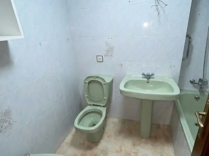 Wohnung zum Verkauf in Calle Ricardo Marcos, 13, Santa Marta de Tormes Badezimmer von Wohnung zum Verkauf in Santa Marta de Tormes mit Terrasse und Balkon