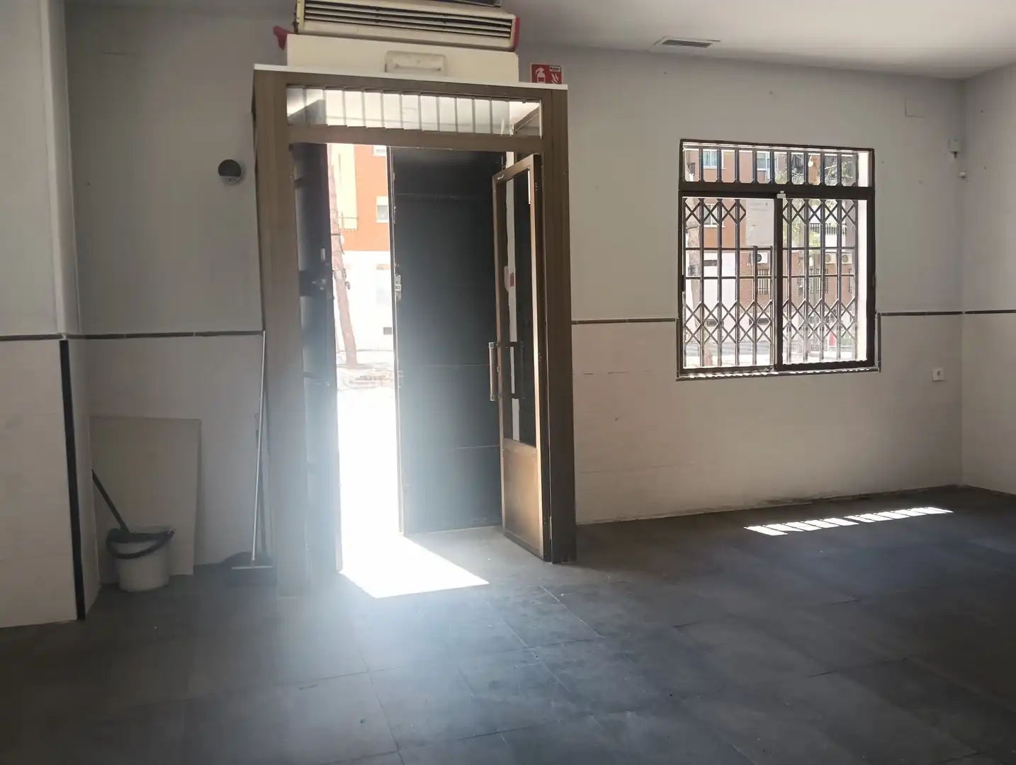 Local en venta en Plaza Francisco Vera, 3, Valdepasillas - La Paz - Huerta Rosales Local en venta en Badajoz con Aire acondicionado