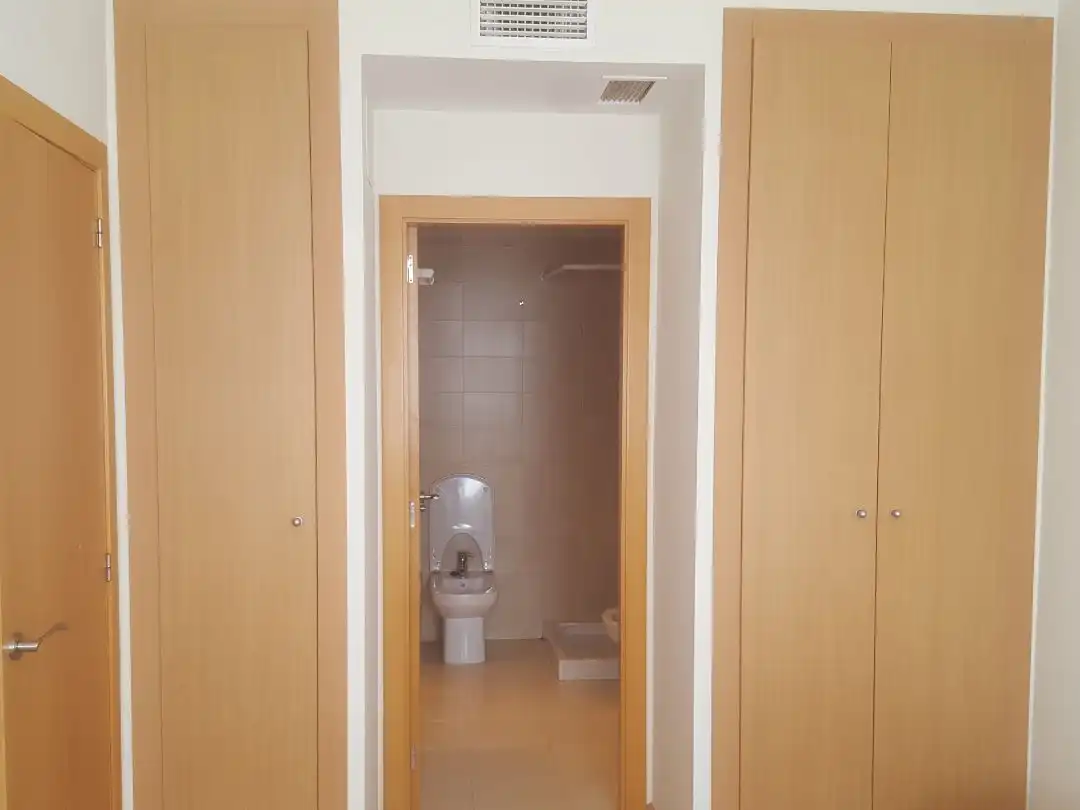 Flat for rent in Carrer de Félix Rodríguez de la Fuente, 25, Núcleo Urbano Bathroom of Flat for rent in La Pobla de Vallbona with Air Conditioner, Heating and Parquet flooring