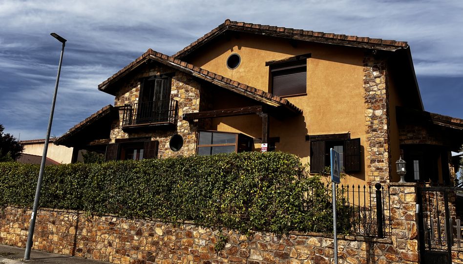Houses for sale in Calle Torrelavega, 10, Buitrago del Lozoya, Madrid - image 1 Photo 1 of Houses for sale in Calle Torrelavega, 10, Buitrago del Lozoya, Madrid