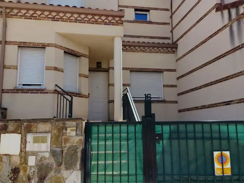 Casa o chalet en venta en Calle del Historiador Antonio Cabezón, 16, Universidad Vista exterior de Casa o chalet en venta en Ávila con Calefacción, Jardín privado y Parquet