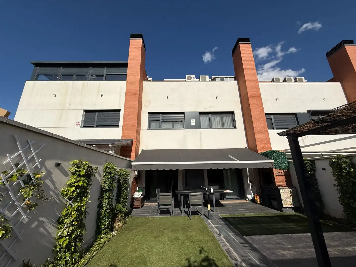 Casa o chalet en venta en Calle el Jabato, 105, Centro Terraza de Casa o chalet en venta en Rivas-Vaciamadrid con Aire acondicionado, Calefacción y Jardín privado