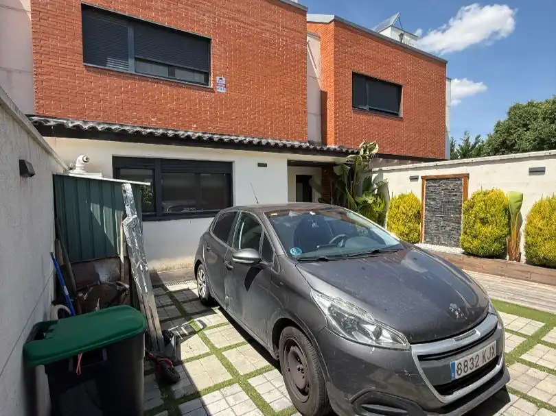 Casa o chalet en venta en Calle el Jabato, 105, Centro Parking de Casa o chalet en venta en Rivas-Vaciamadrid con Aire acondicionado, Calefacción y Jardín privado