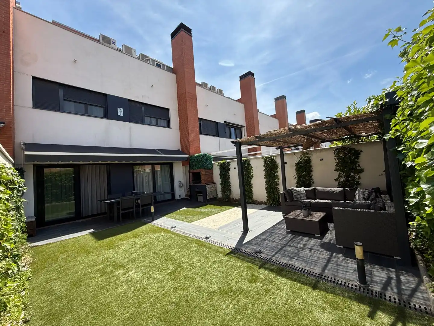 Casa o chalet en venta en Calle el Jabato, 105, Centro Terraza de Casa o chalet en venta en Rivas-Vaciamadrid con Aire acondicionado, Calefacción y Jardín privado