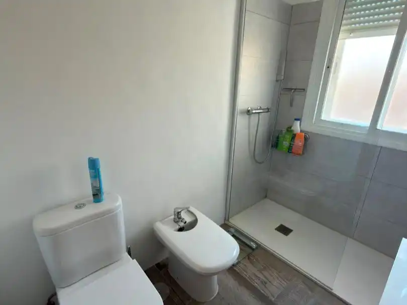 Piso en venta en Avenida de Ronda, 1c, La Ermita Baño de Piso en venta en Parla con Aire acondicionado, Terraza y Piscina