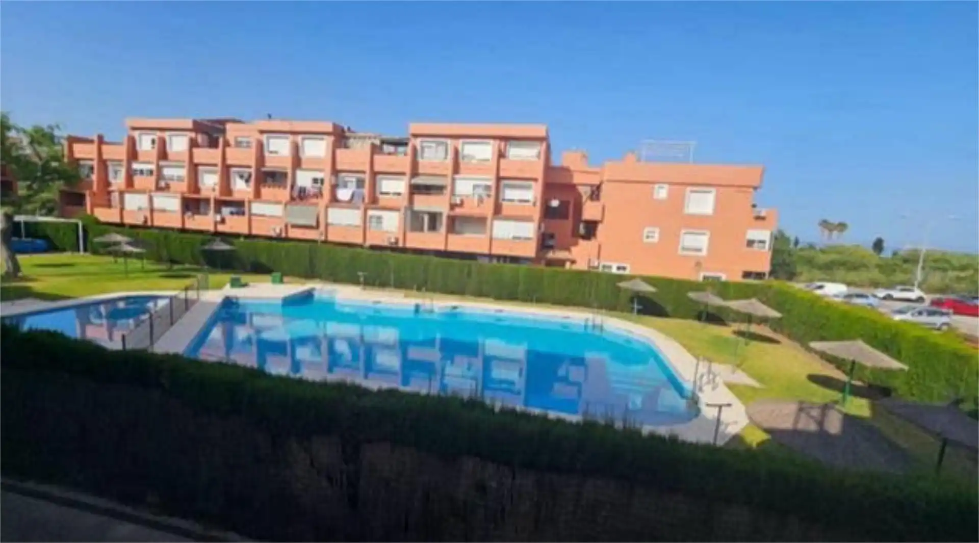 Pis de lloguer a San García Piscina de Pis de lloguer en Algeciras amb Jardí privat, Terrassa i Piscina