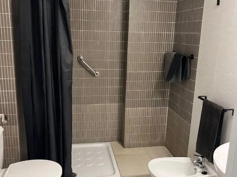 Piso de alquiler en Carrer del Sol, 25, Remolins - Sant Jaume Baño de Piso de alquiler en Tortosa