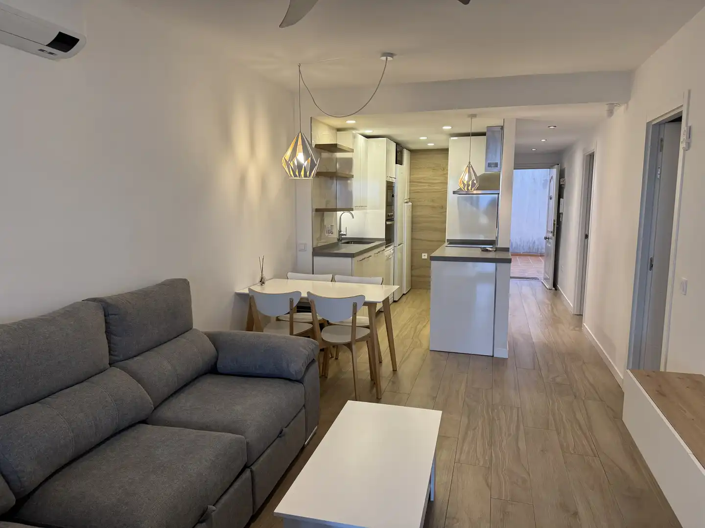 Piso de alquiler en Urbanizacion Doña Julia, 8, Doña Julia Golf Sala de estar de Piso de alquiler en Casares con Aire acondicionado, Calefacción y Jardín privado