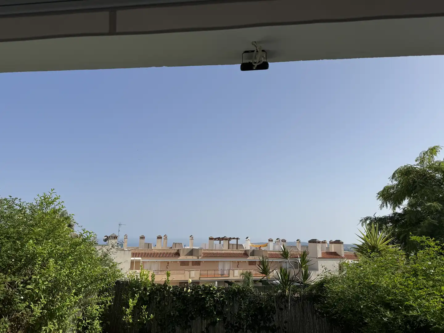 Piso de alquiler en Urbanizacion Doña Julia, 8, Doña Julia Golf Vista exterior de Piso de alquiler en Casares con Aire acondicionado, Calefacción y Jardín privado