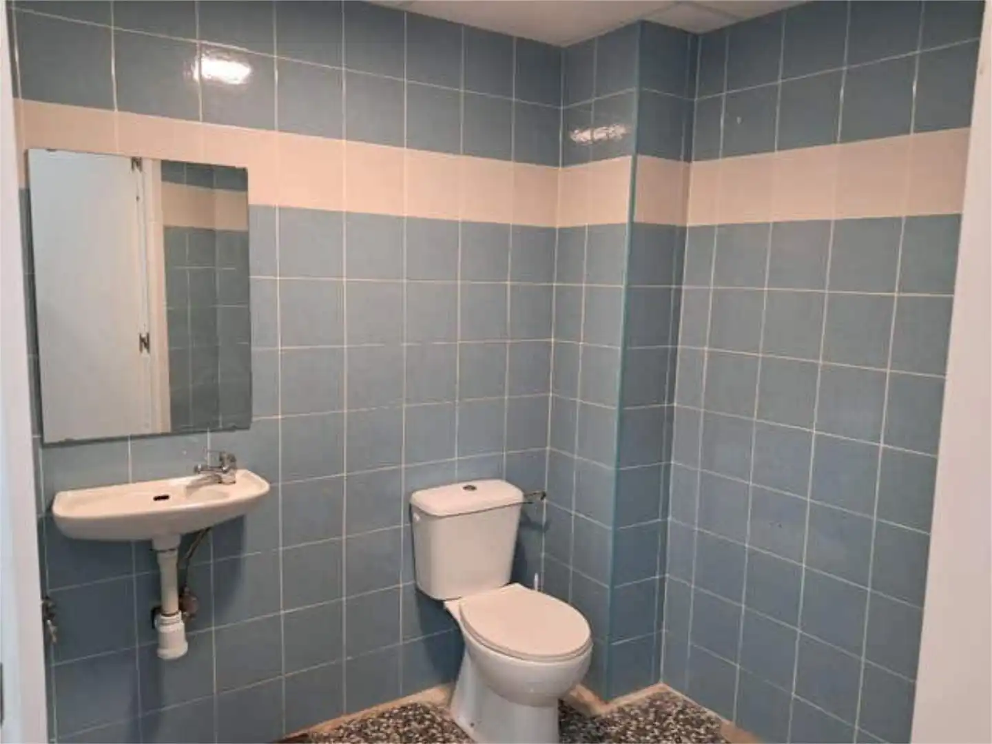 Baño de Nave industrial de alquiler en Lucena