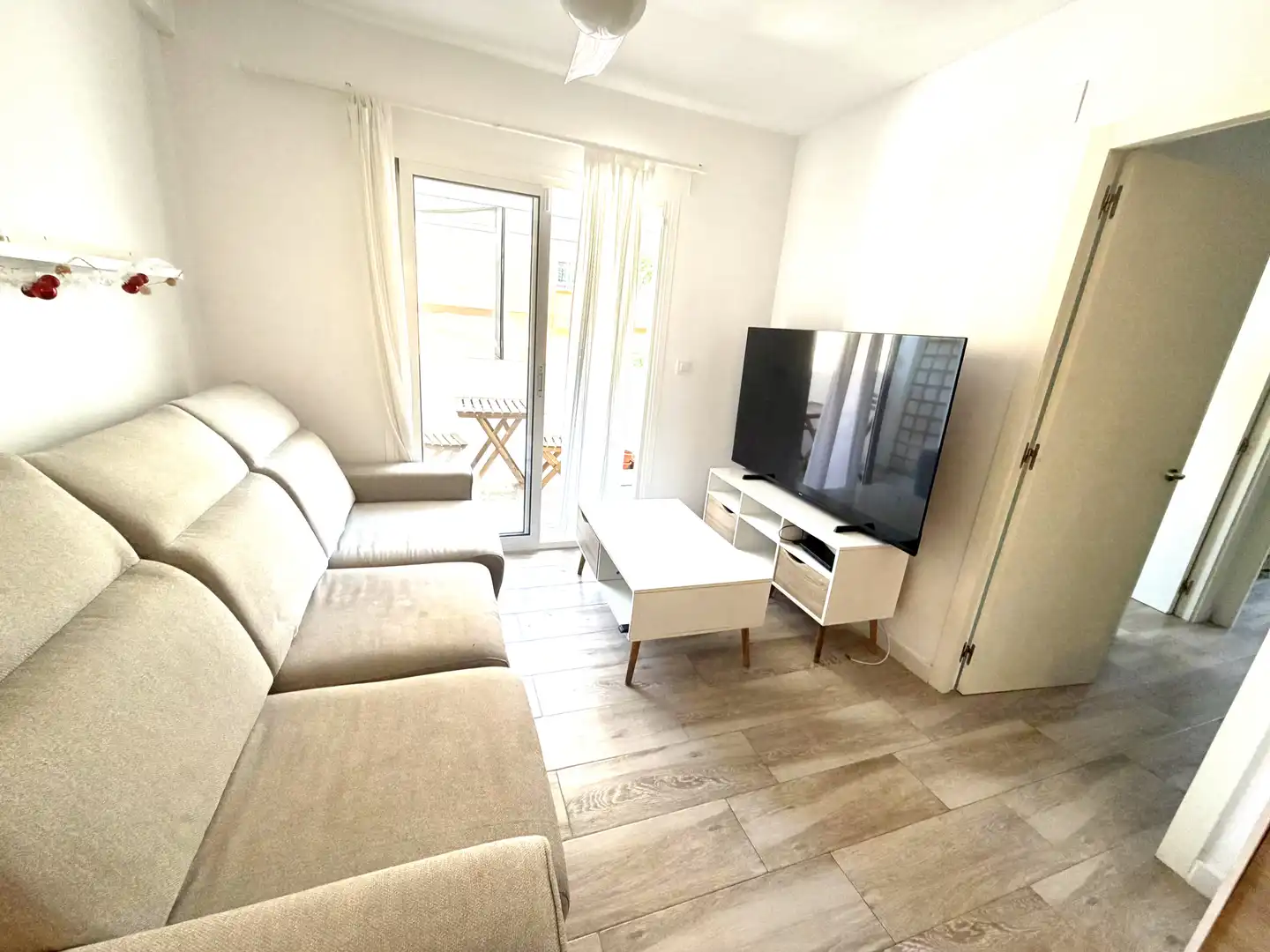 Flat for sale in Calle San Luis, 5, Ayuntamiento - Barrio Alto Living room of Flat for sale in Sanlúcar de Barrameda with Heating, Parquet flooring and Terrace