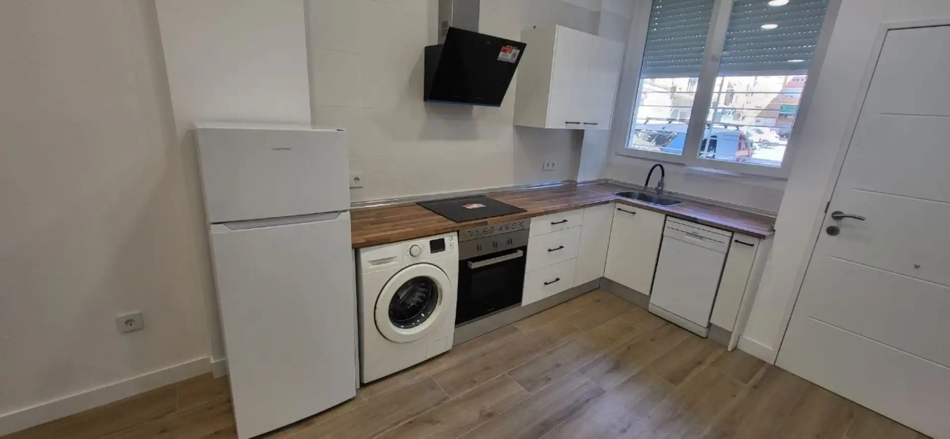 Flat for rent in Plaza Salvador Ponce, 1, Girón - Las Delicias Kitchen of Flat for rent in Málaga Capital with Air Conditioner
