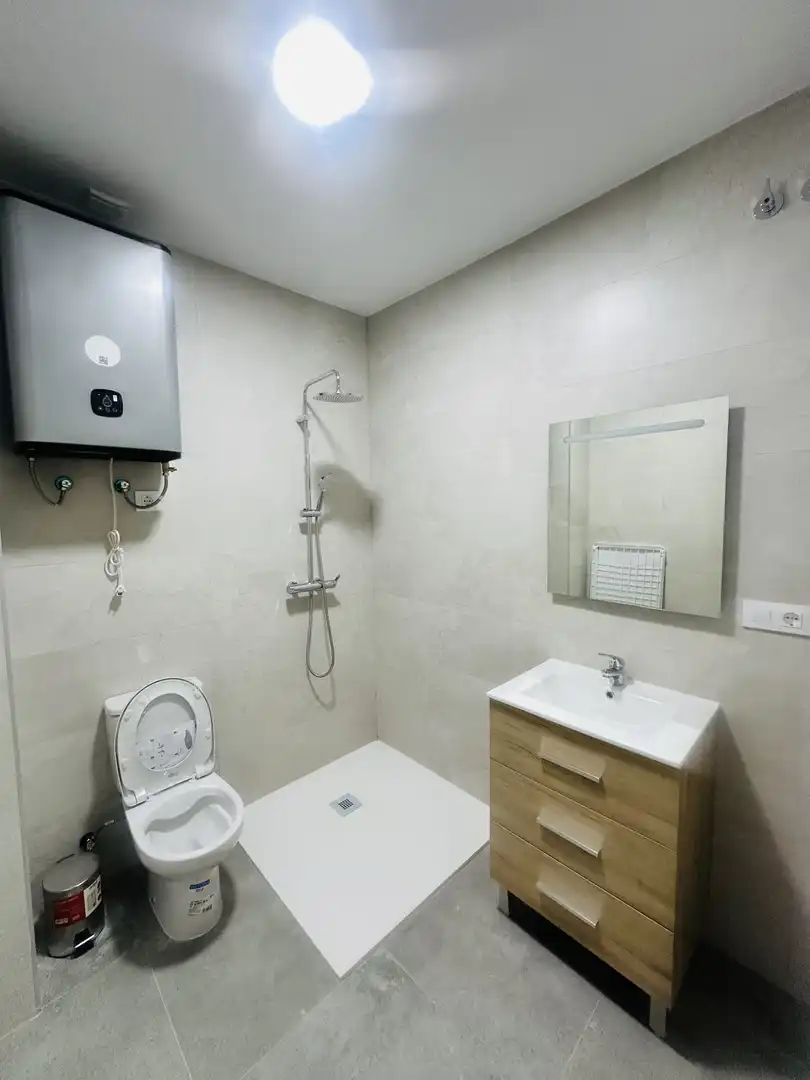 Flat for rent in Calle Panamá, 17, Almendralejo Bathroom of Flat for rent in Almendralejo with Air Conditioner, Heating and Parquet flooring