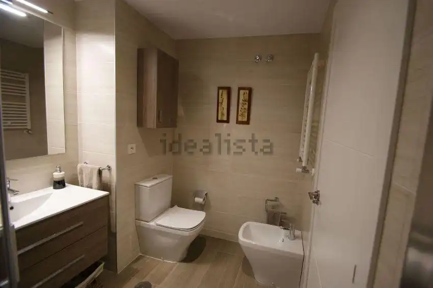 Flat for sale in Calle de Cirauqui, 6, Las Tablas Bathroom of Flat for sale in Madrid with Air Conditioner, Heating and Private garden