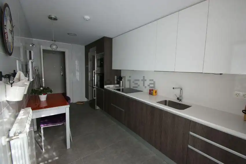 Flat for sale in Calle de Cirauqui, 6, Las Tablas Kitchen of Flat for sale in Madrid with Air Conditioner, Heating and Private garden