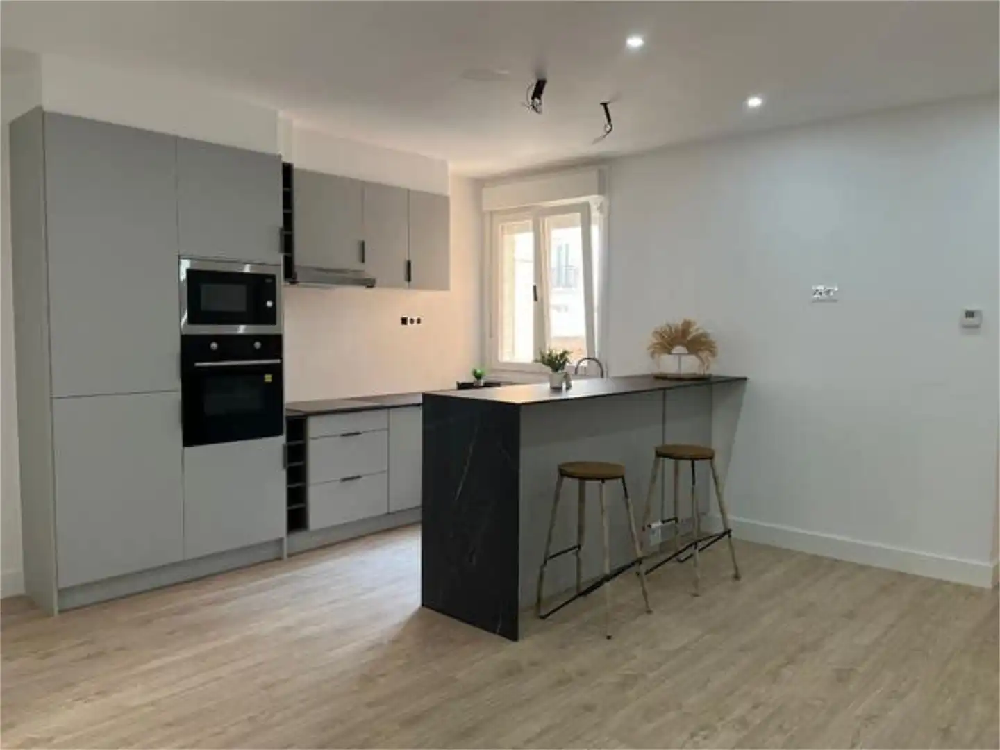 Kitchen of Flat for sale in  Logroño