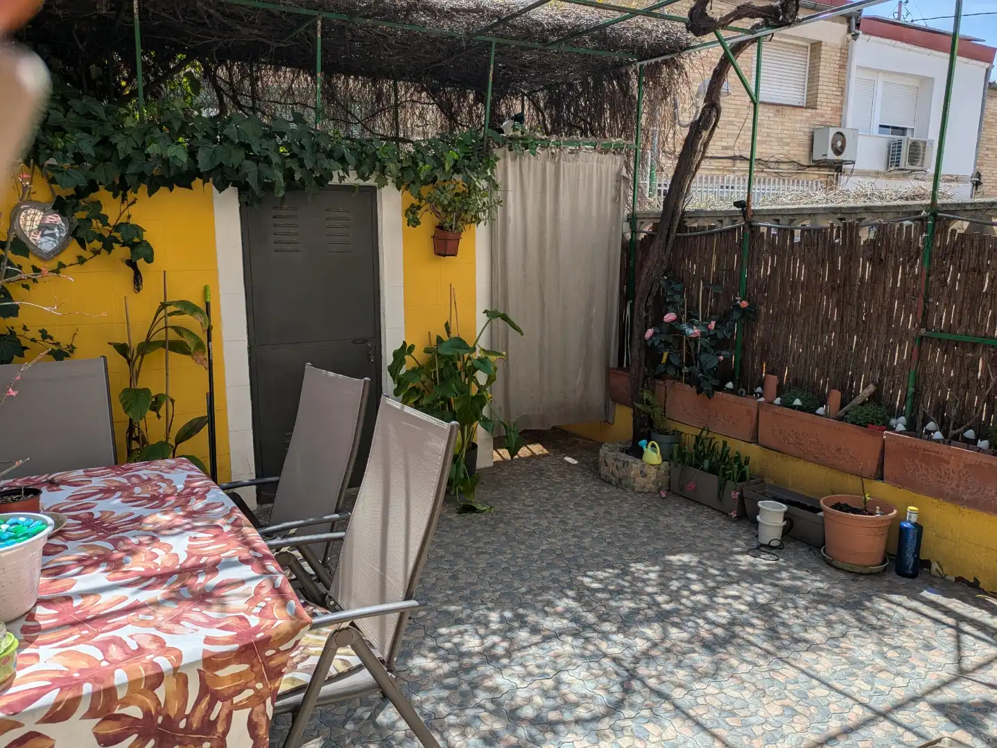 Casa o xalet en venda a Calle de Badalona, 20, Tres Olivos - Valverde Terrassa de Casa o xalet en venda en Madrid amb Aire condicionat, Calefacció i Jardí privat