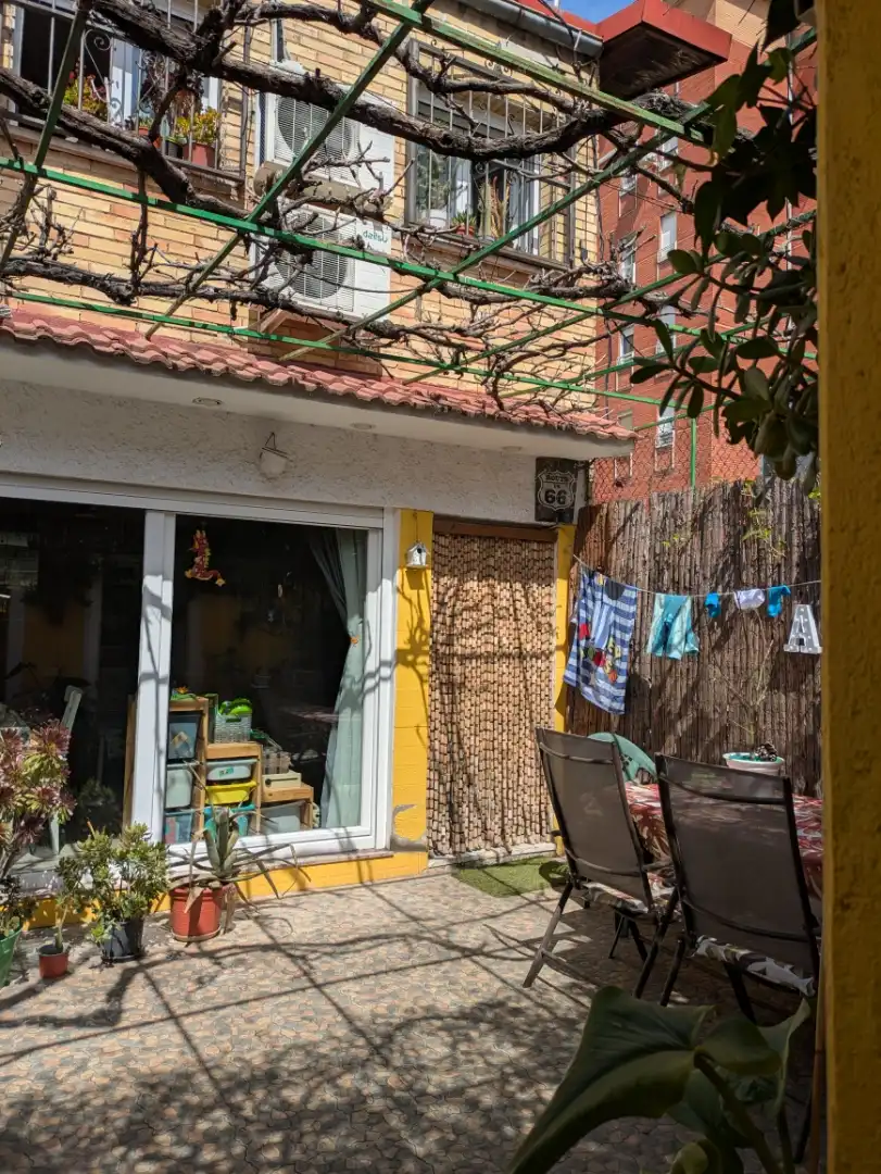 Casa o xalet en venda a Calle de Badalona, 20, Tres Olivos - Valverde Vista exterior de Casa o xalet en venda en Madrid amb Aire condicionat, Calefacció i Jardí privat