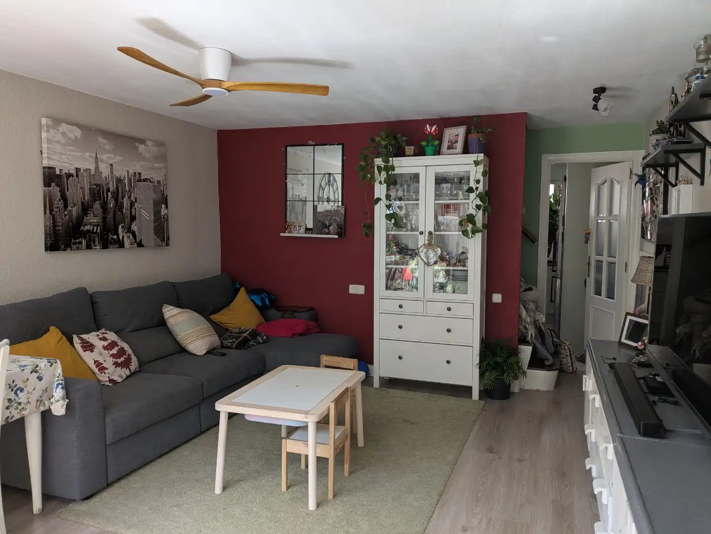 Casa o xalet en venda a Calle de Badalona, 20, Tres Olivos - Valverde Sala d'estar de Casa o xalet en venda en Madrid amb Aire condicionat, Calefacció i Jardí privat