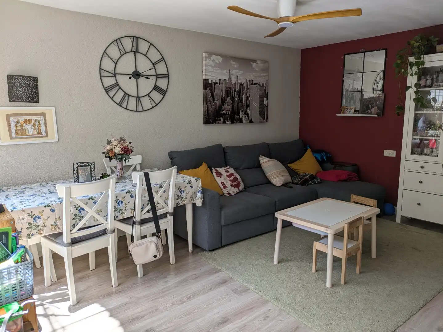 Casa o xalet en venda a Calle de Badalona, 20, Tres Olivos - Valverde Sala d'estar de Casa o xalet en venda en Madrid amb Aire condicionat, Calefacció i Jardí privat