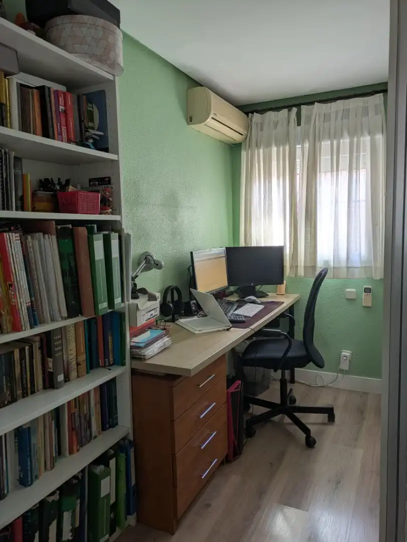 Casa o xalet en venda a Calle de Badalona, 20, Tres Olivos - Valverde Dormitori de Casa o xalet en venda en Madrid amb Aire condicionat, Calefacció i Jardí privat
