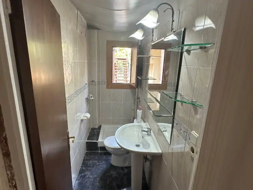 Houses for sale in Passeig de Sant Joan Bosco, Pont Major - Pedret - Campdorà Bathroom of Houses for sale in Girona with Private garden, Terrace and Storage room
