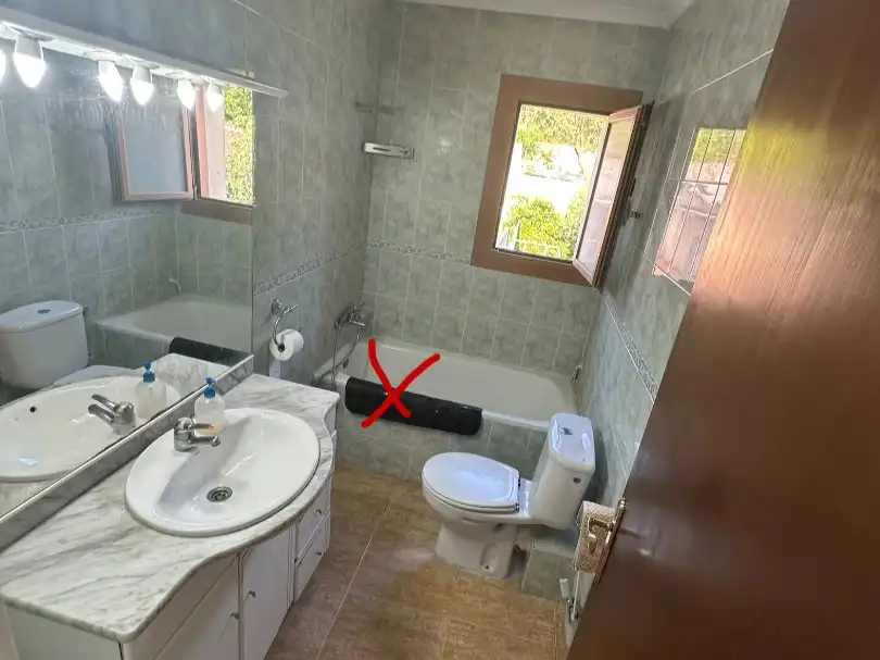 Houses for sale in Passeig de Sant Joan Bosco, Pont Major - Pedret - Campdorà Bathroom of Houses for sale in Girona with Private garden, Terrace and Storage room