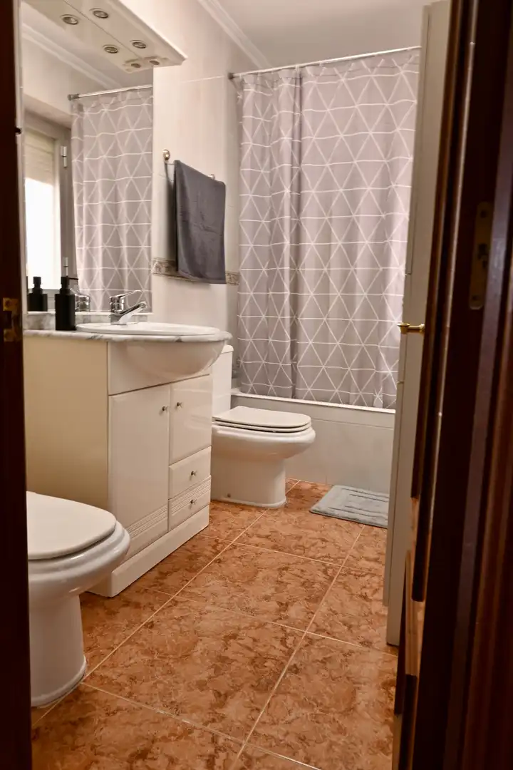 Bathroom of Flat for share in Almería  with Air Conditioner and Furnished