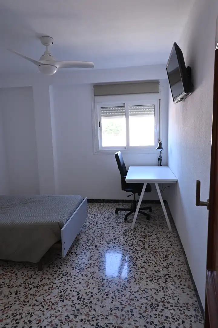 Bedroom of Flat for share in Almería  with Air Conditioner and Furnished