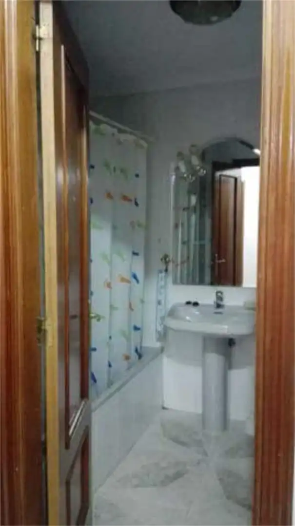 Flat for rent in Los Pinos - El Pilar Bathroom of Flat for rent in Plasencia with Heating, Terrace and Furnished