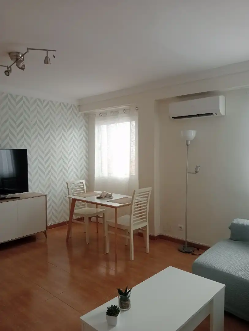 Flat for rent in Doña Berenguela, 26, Huerta de la Reina - Trassierra Dining room of Flat for rent in Córdoba with Air Conditioner, Furnished and Oven