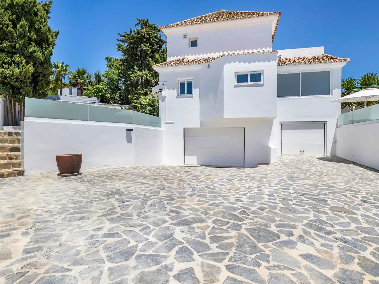 Country homes for sale in Guadalobón Exterior view of Country homes for sale in Estepona with Air Conditioner, Heating and Private garden