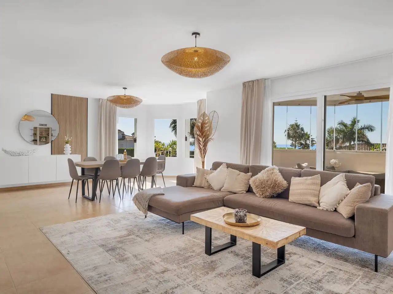 Country homes for sale in Guadalobón Living room of Country homes for sale in Estepona with Air Conditioner, Heating and Private garden