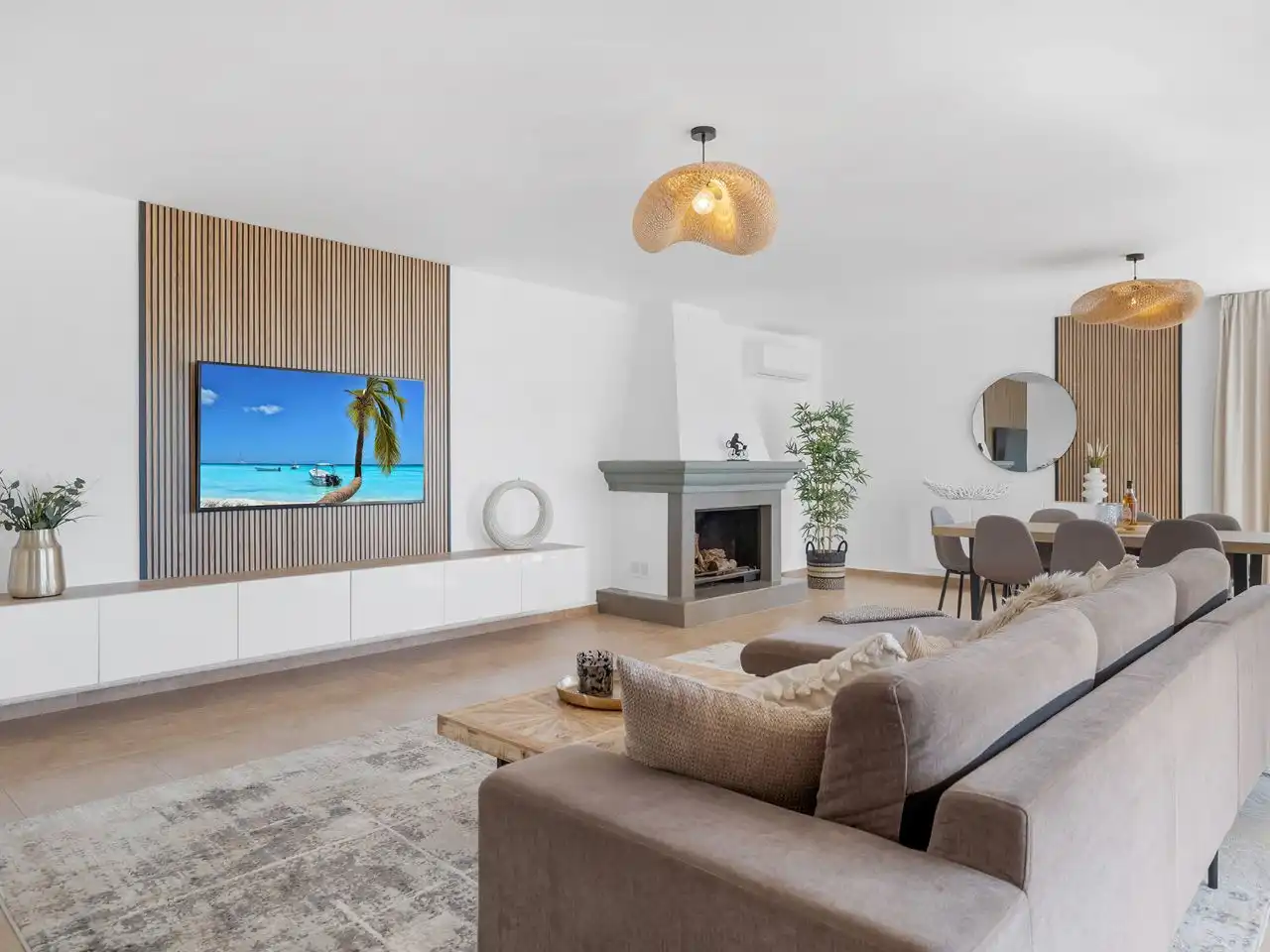 Country homes for sale in Guadalobón Living room of Country homes for sale in Estepona with Air Conditioner, Heating and Private garden