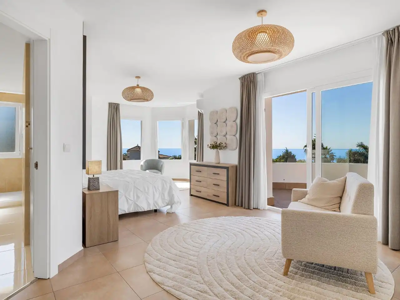 Country homes for sale in Guadalobón Bedroom of Country homes for sale in Estepona with Air Conditioner, Heating and Private garden