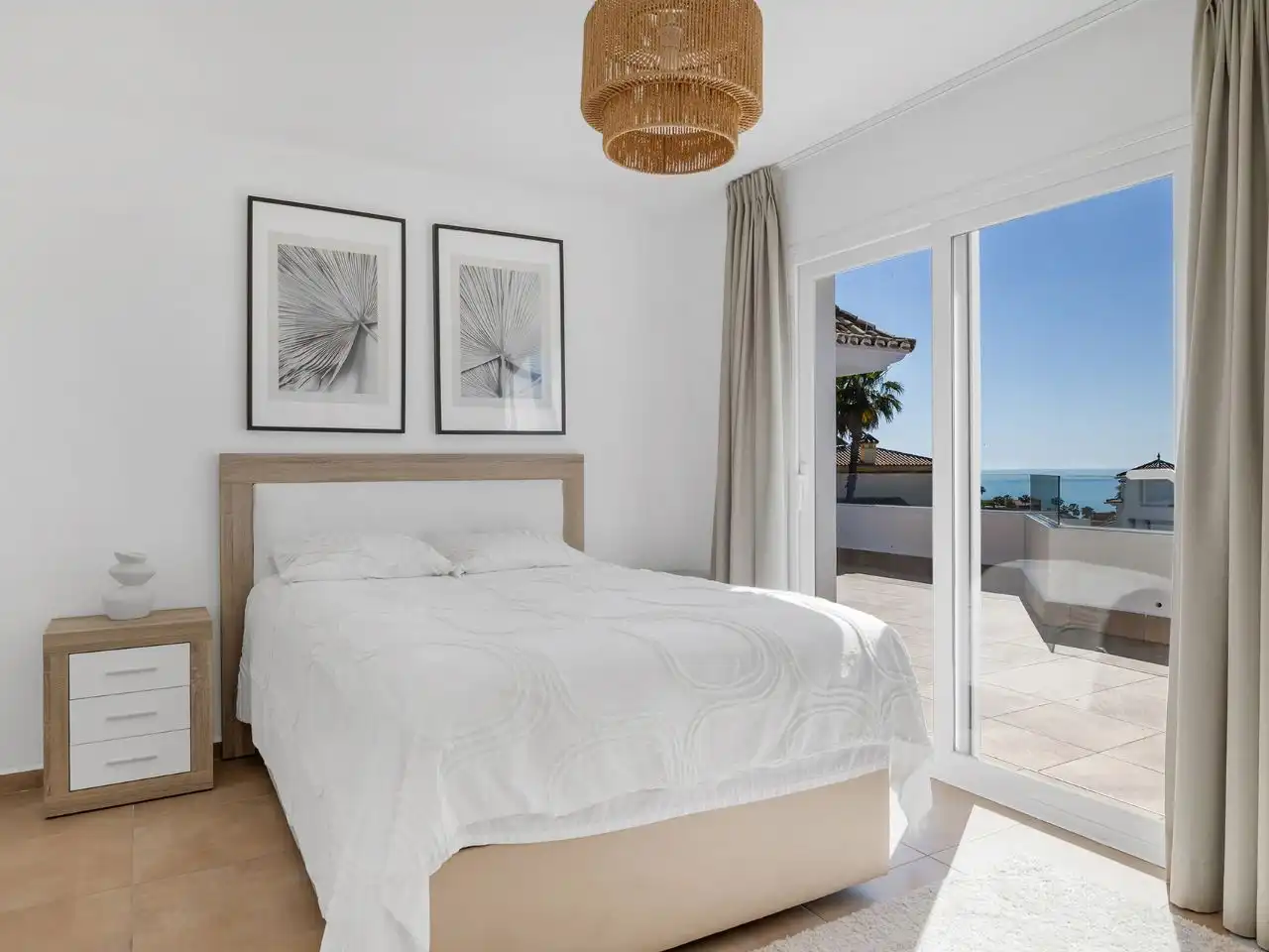 Country homes for sale in Guadalobón Bedroom of Country homes for sale in Estepona with Air Conditioner, Heating and Private garden