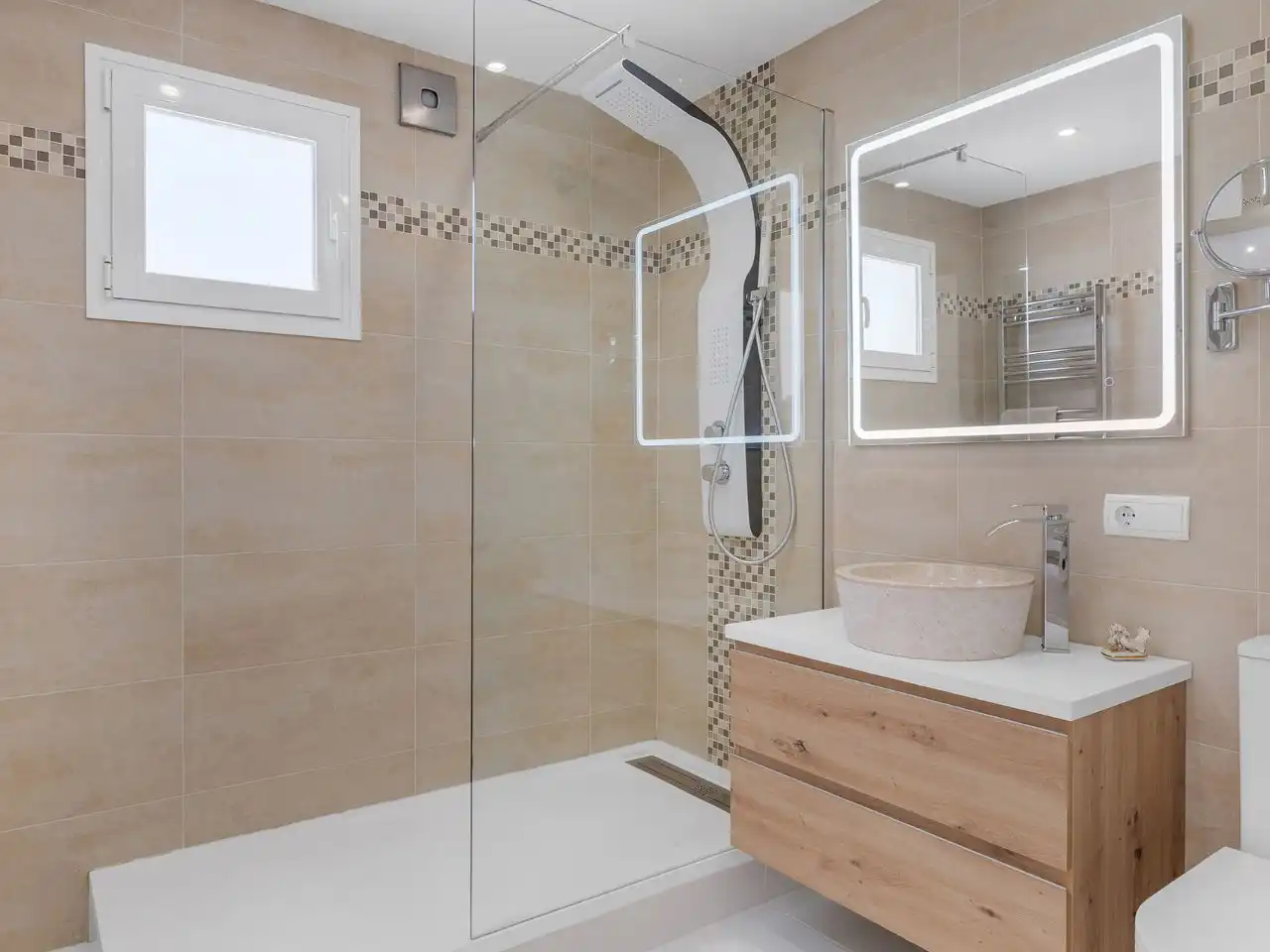 Country homes for sale in Guadalobón Bathroom of Country homes for sale in Estepona with Air Conditioner, Heating and Private garden